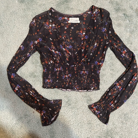 Urban Outfitters Smocked Crop Top - Picture 2 of 6